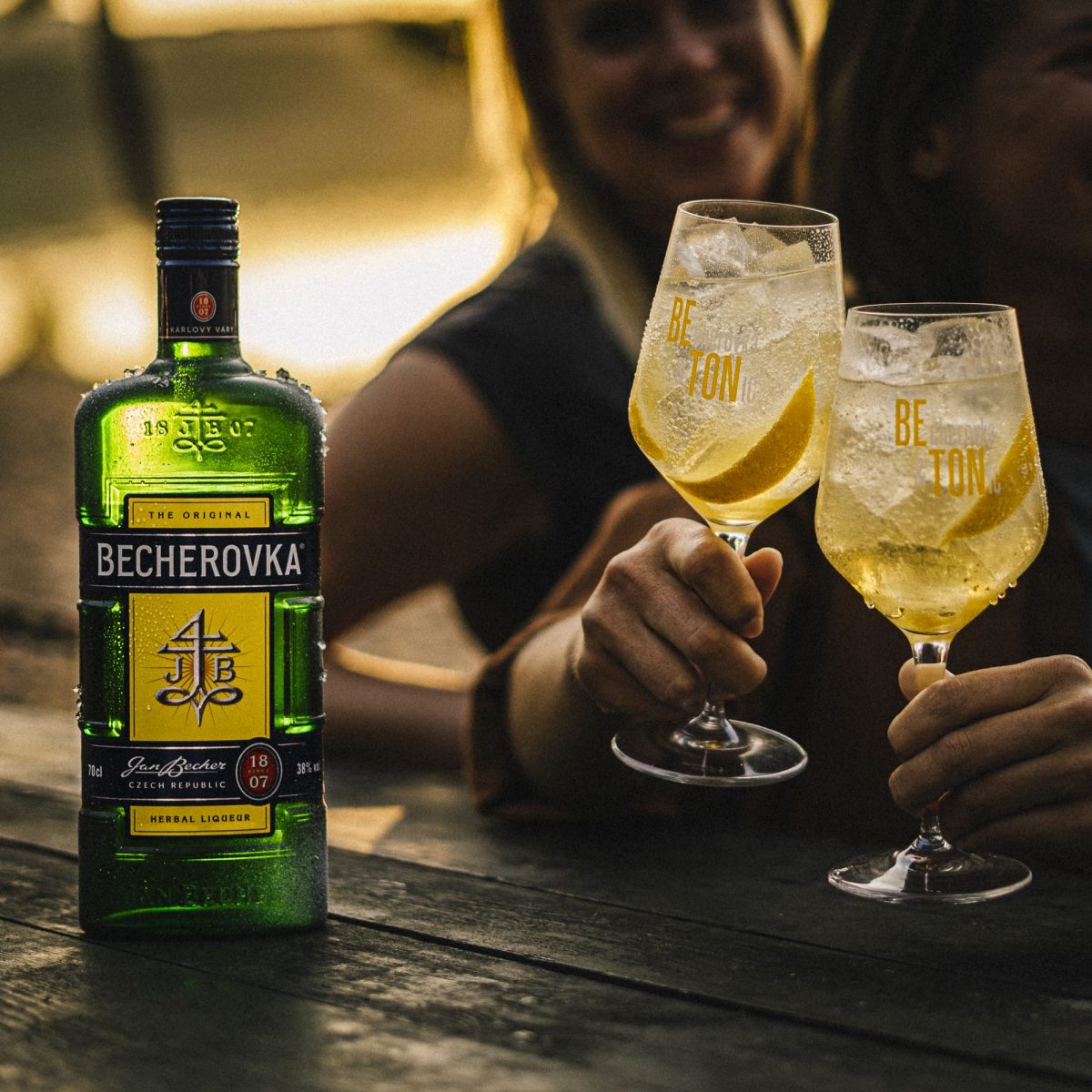 Becherovka Original — charakterystyczna butelka