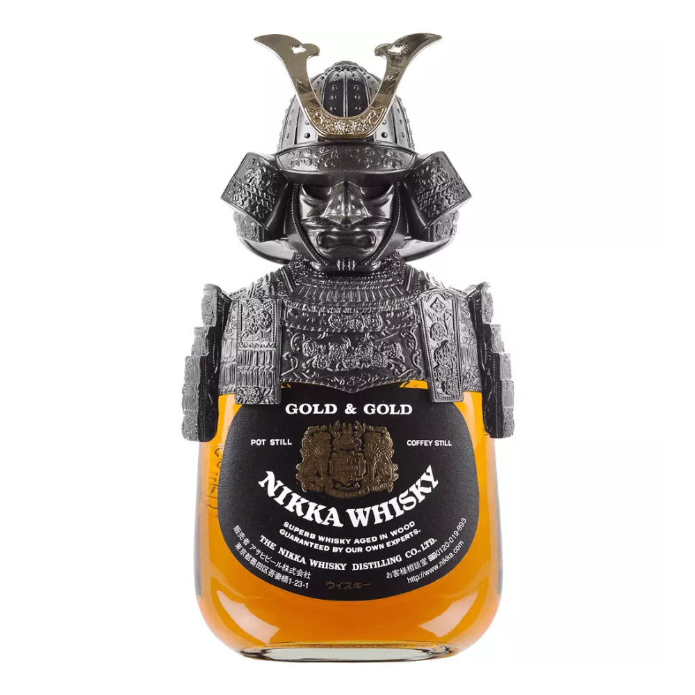 Whisky Nikka Gold Samurai Armor Helmet 43% 750 ml